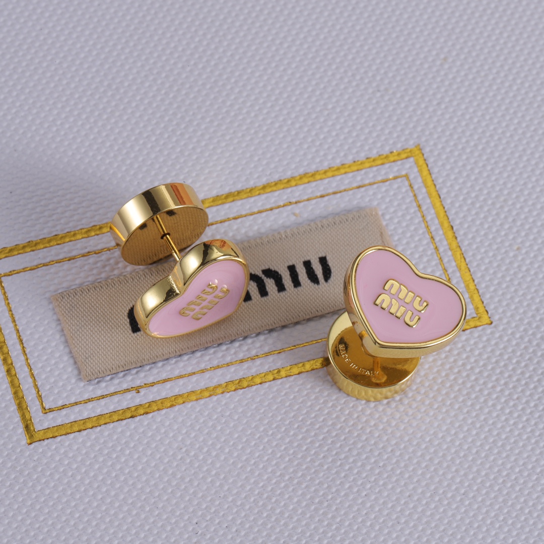 M heart design earrings