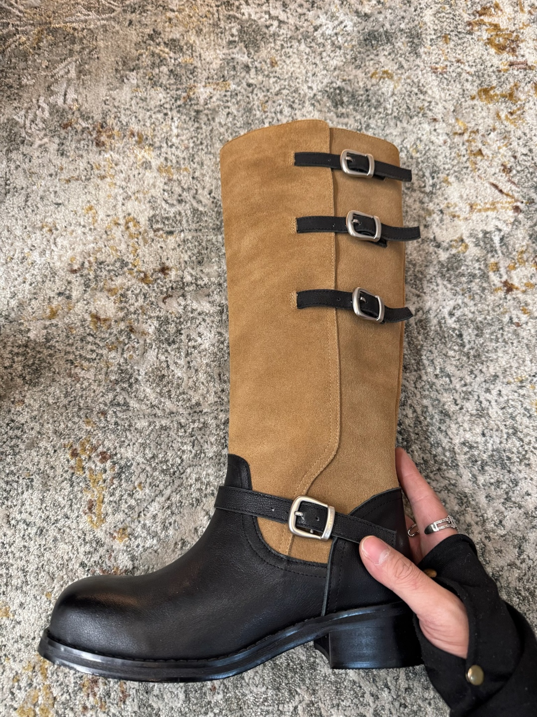 A design leather fabric, sheepskin lining, rubber sole, long boots
