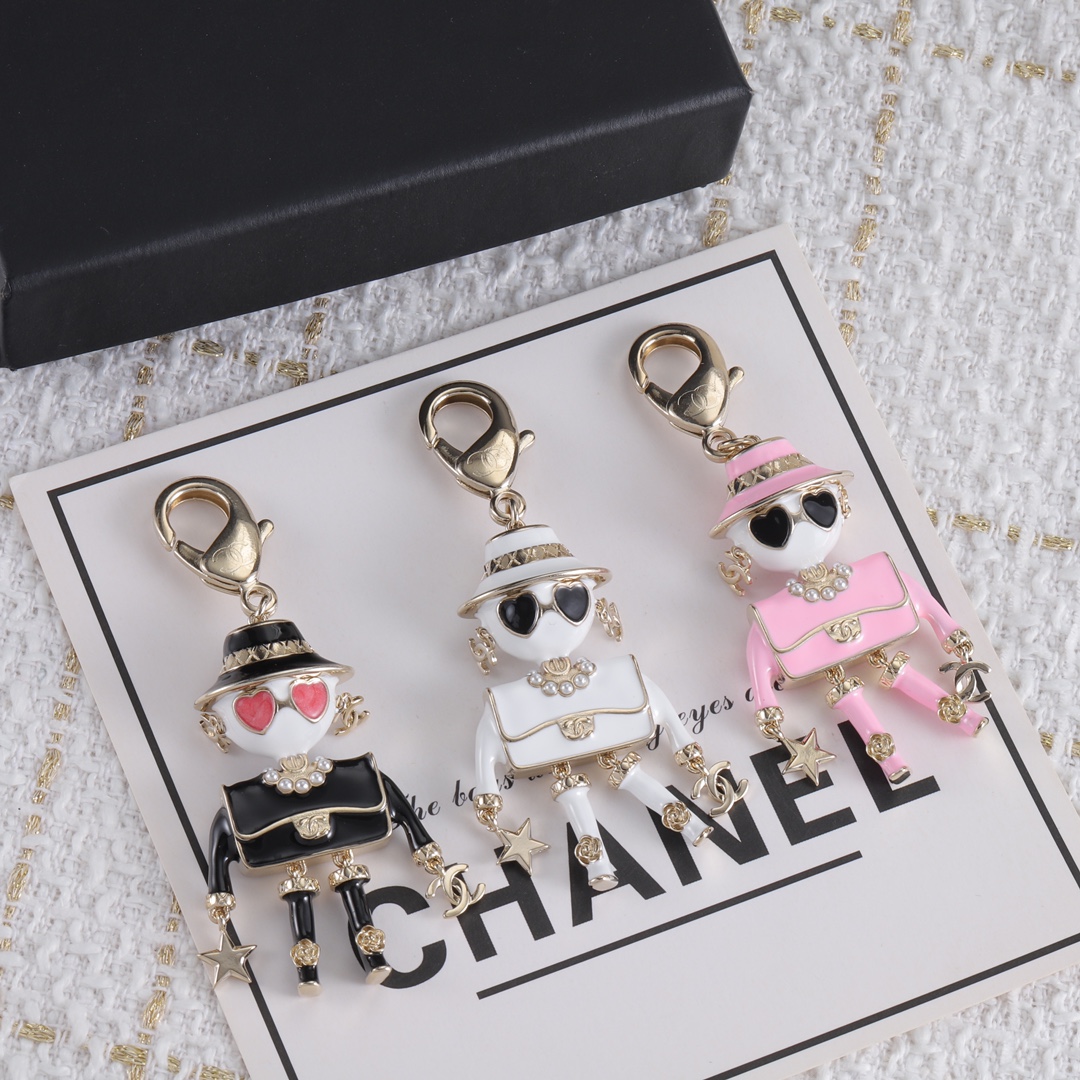 C skeleton keychain