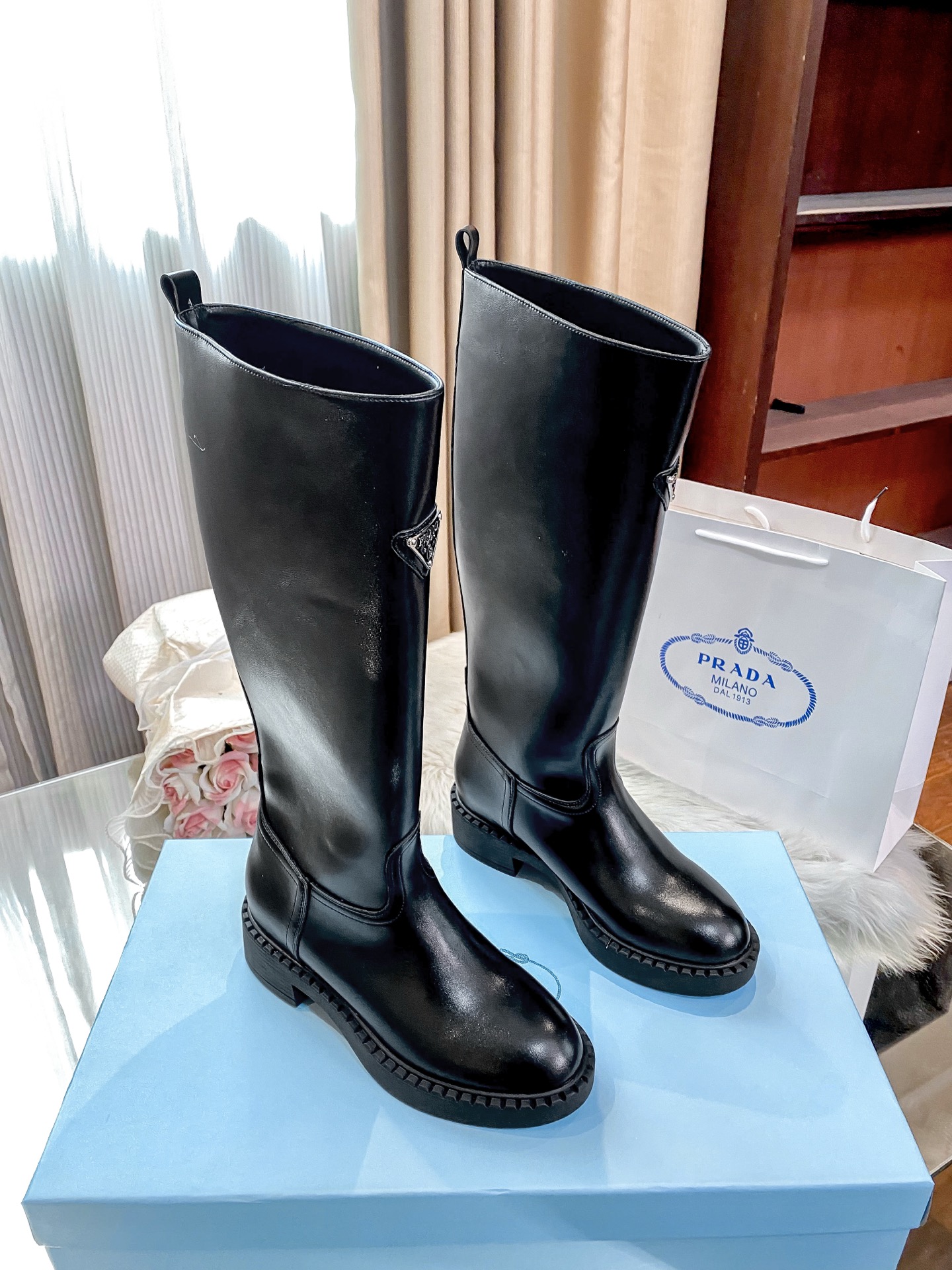 p Coarse-heeled riding boots