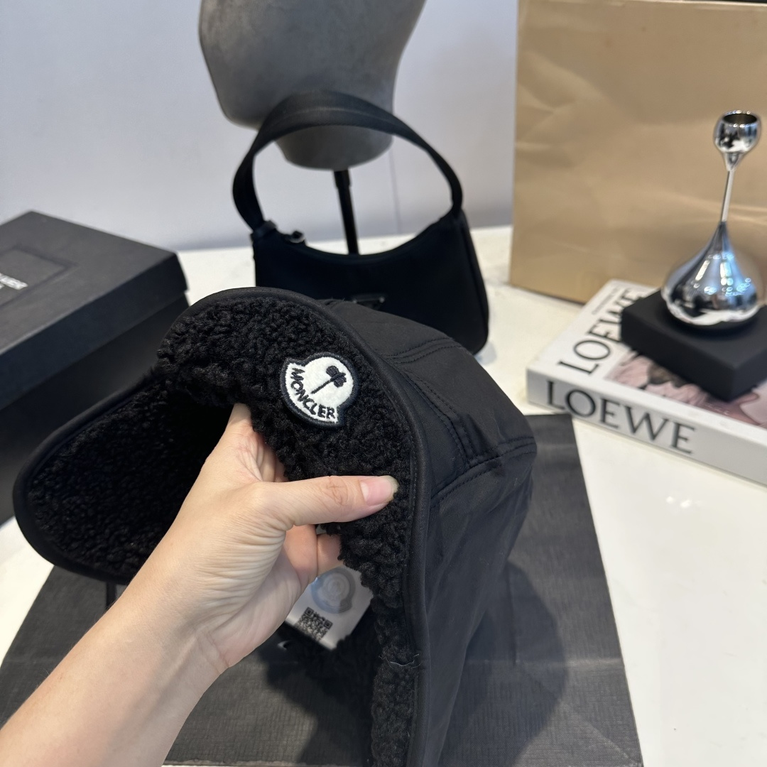 M New ear protection hat