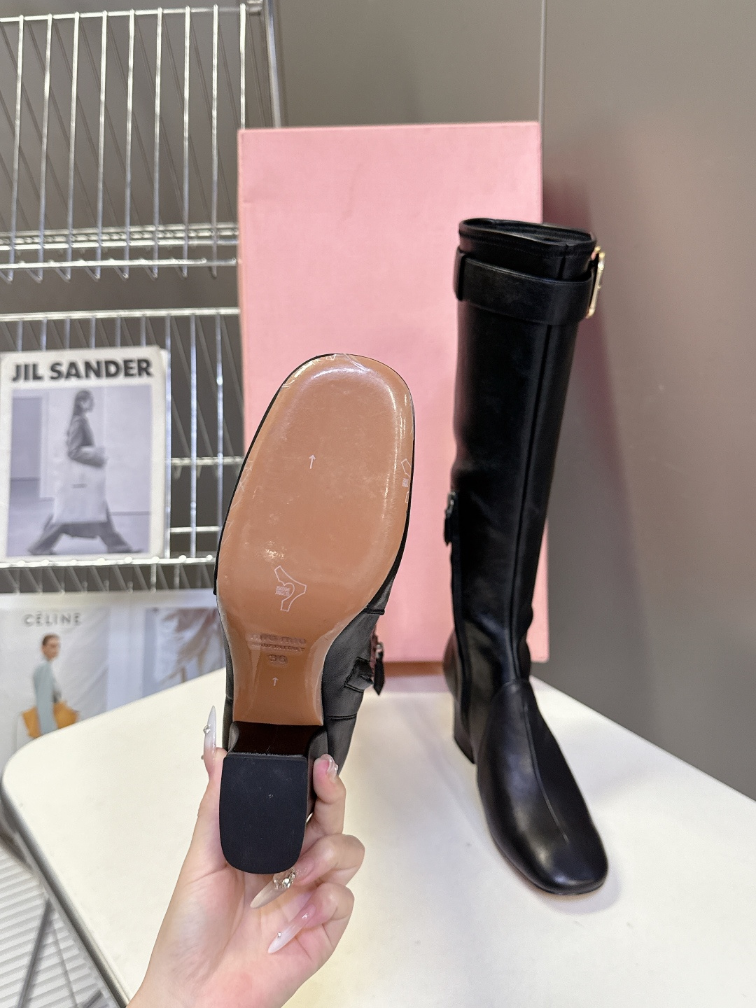 M  Show-off style long boots