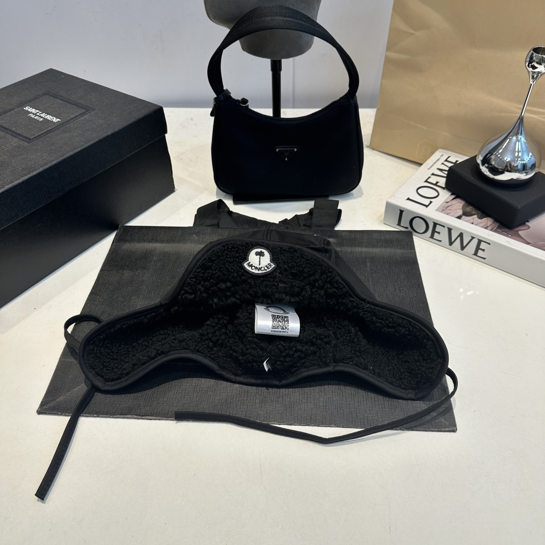 M New ear protection hat