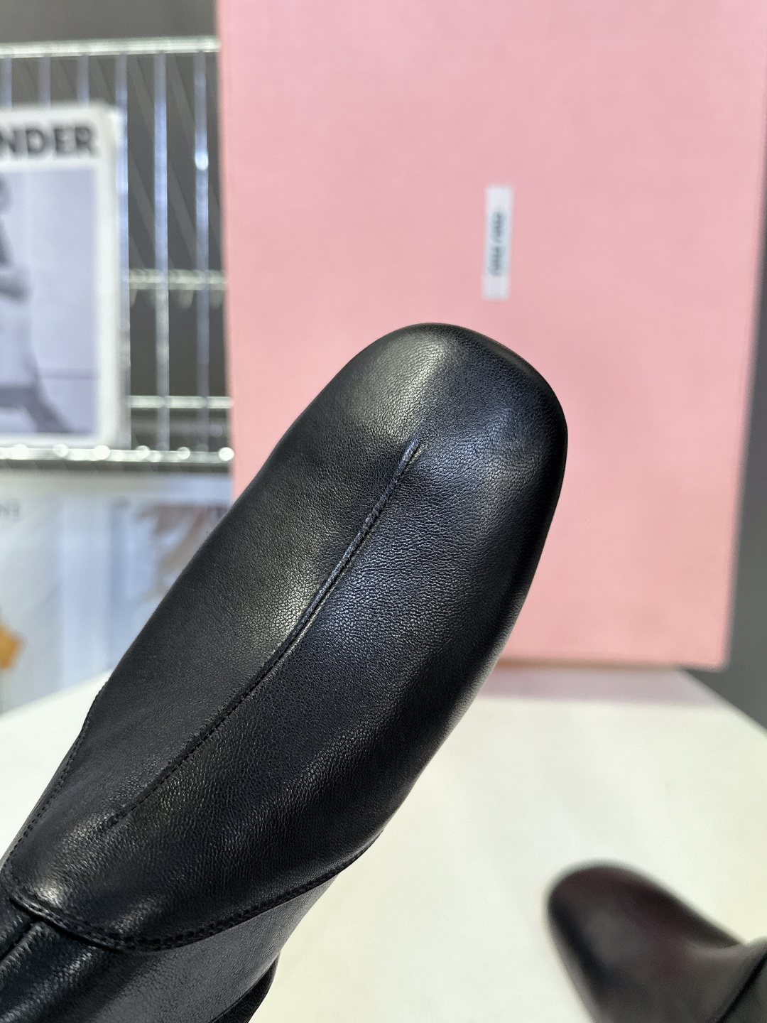 M  Show-off style long boots