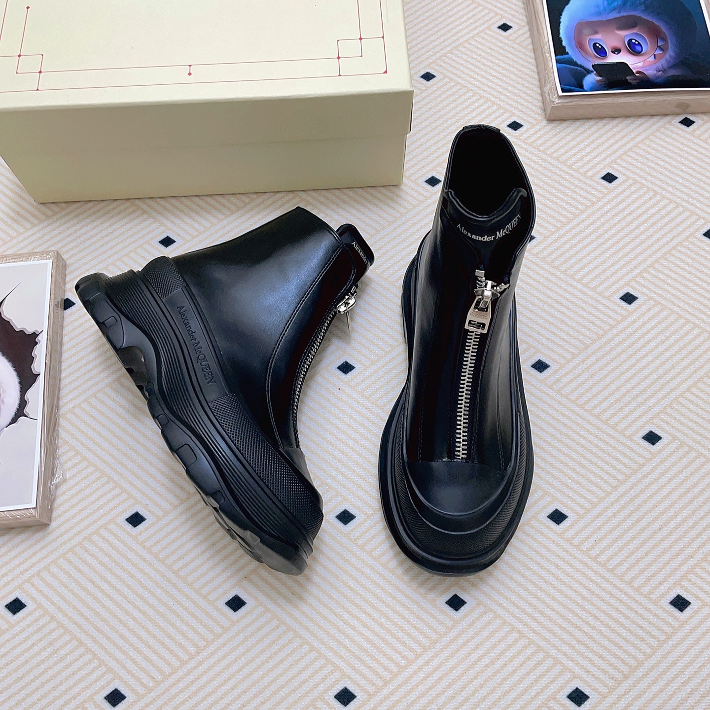 A Zipper-style thick-soled ankle boots