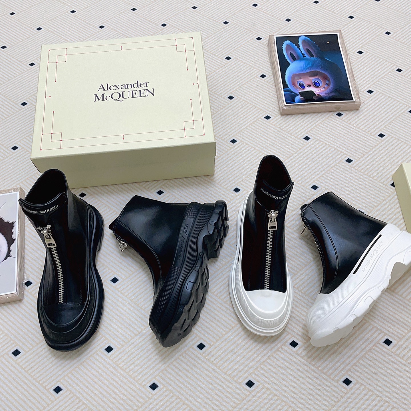 A Zipper-style thick-soled ankle boots