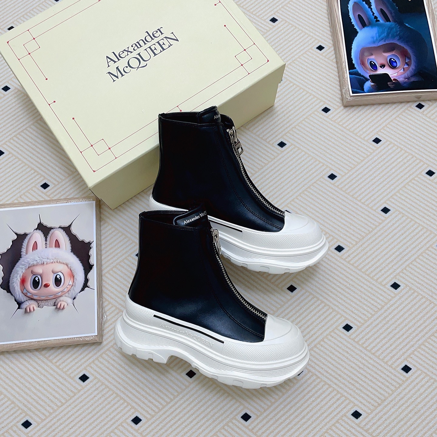 A Zipper-style thick-soled ankle boots