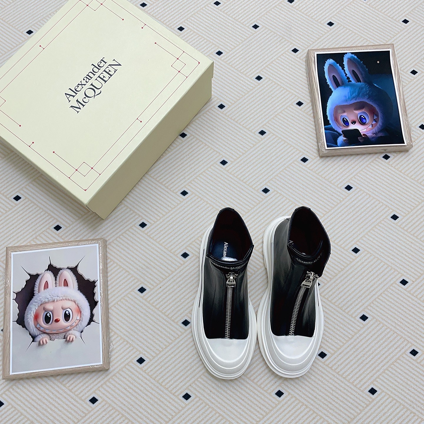 A Zipper-style thick-soled ankle boots