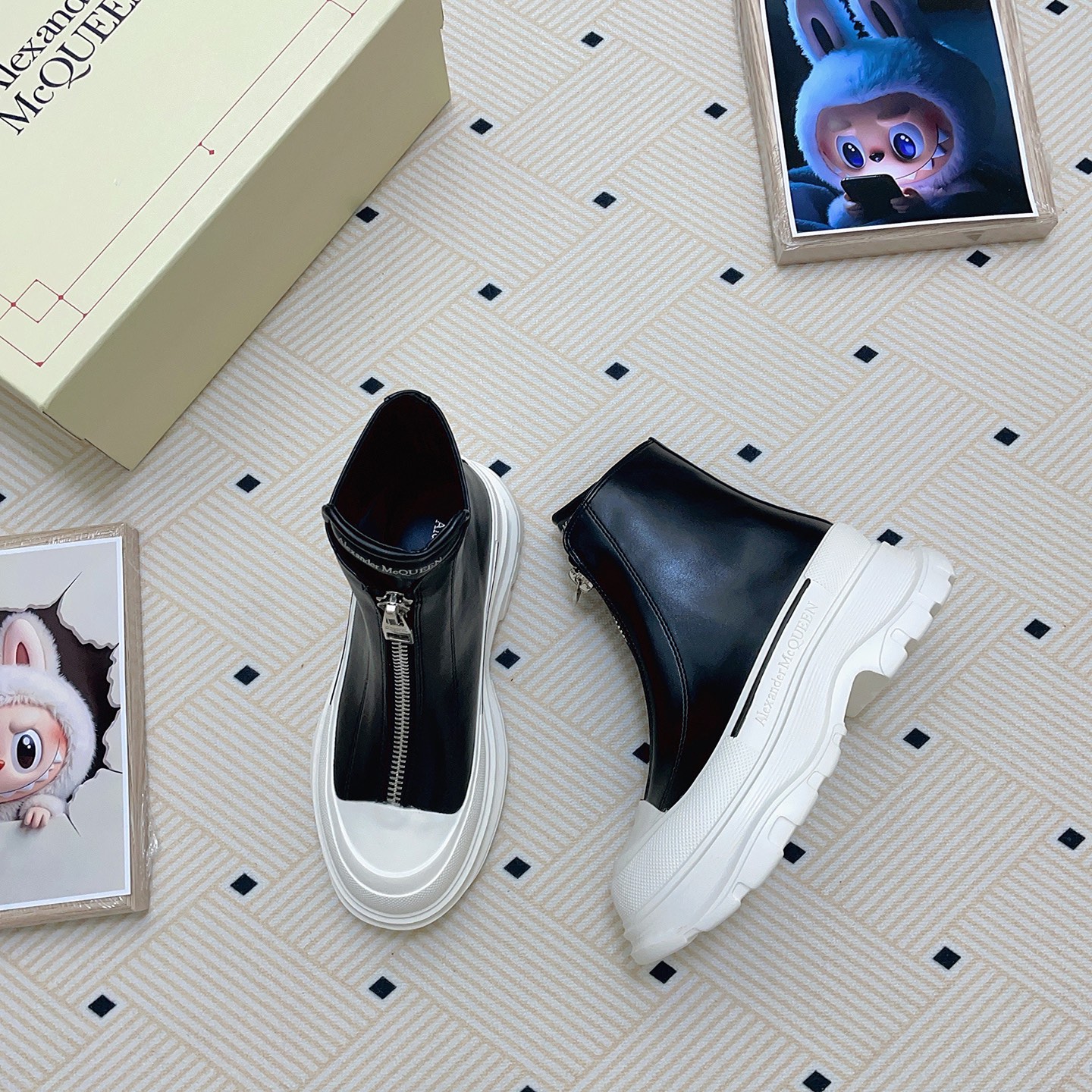 A Zipper-style thick-soled ankle boots