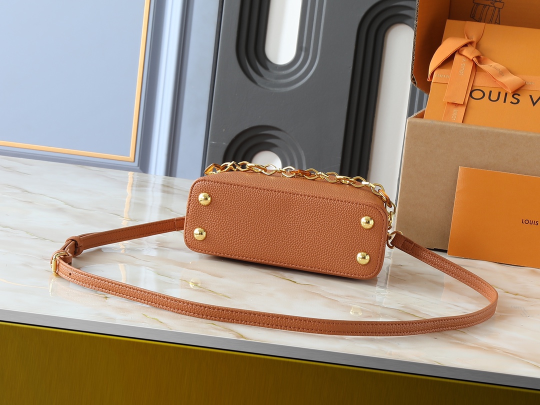 L design Capucines Handbag high quality