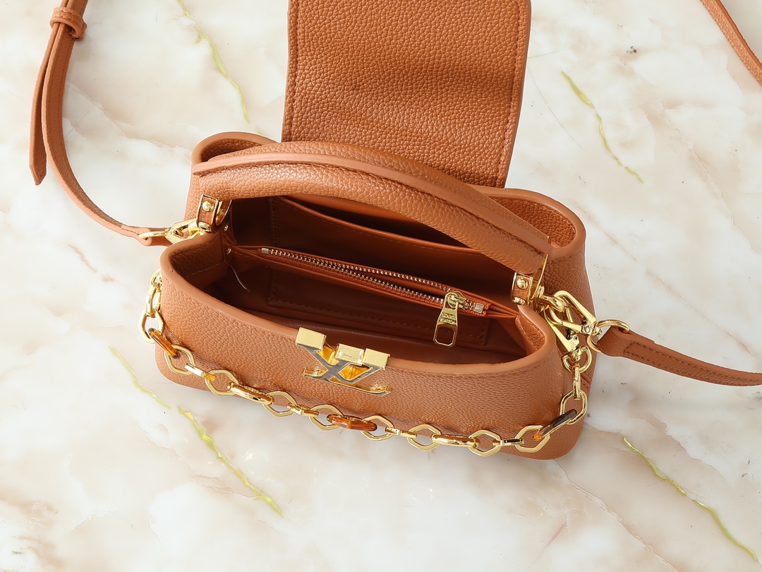 L design Capucines Handbag high quality