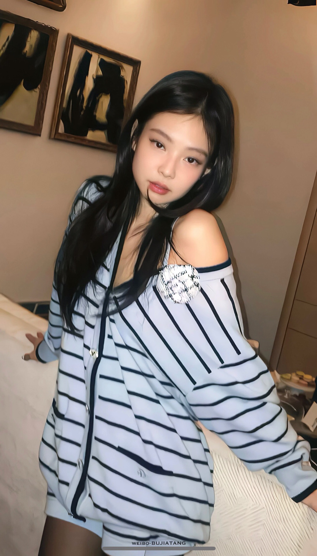 C V-neck long-sleeved striped knit cardigan