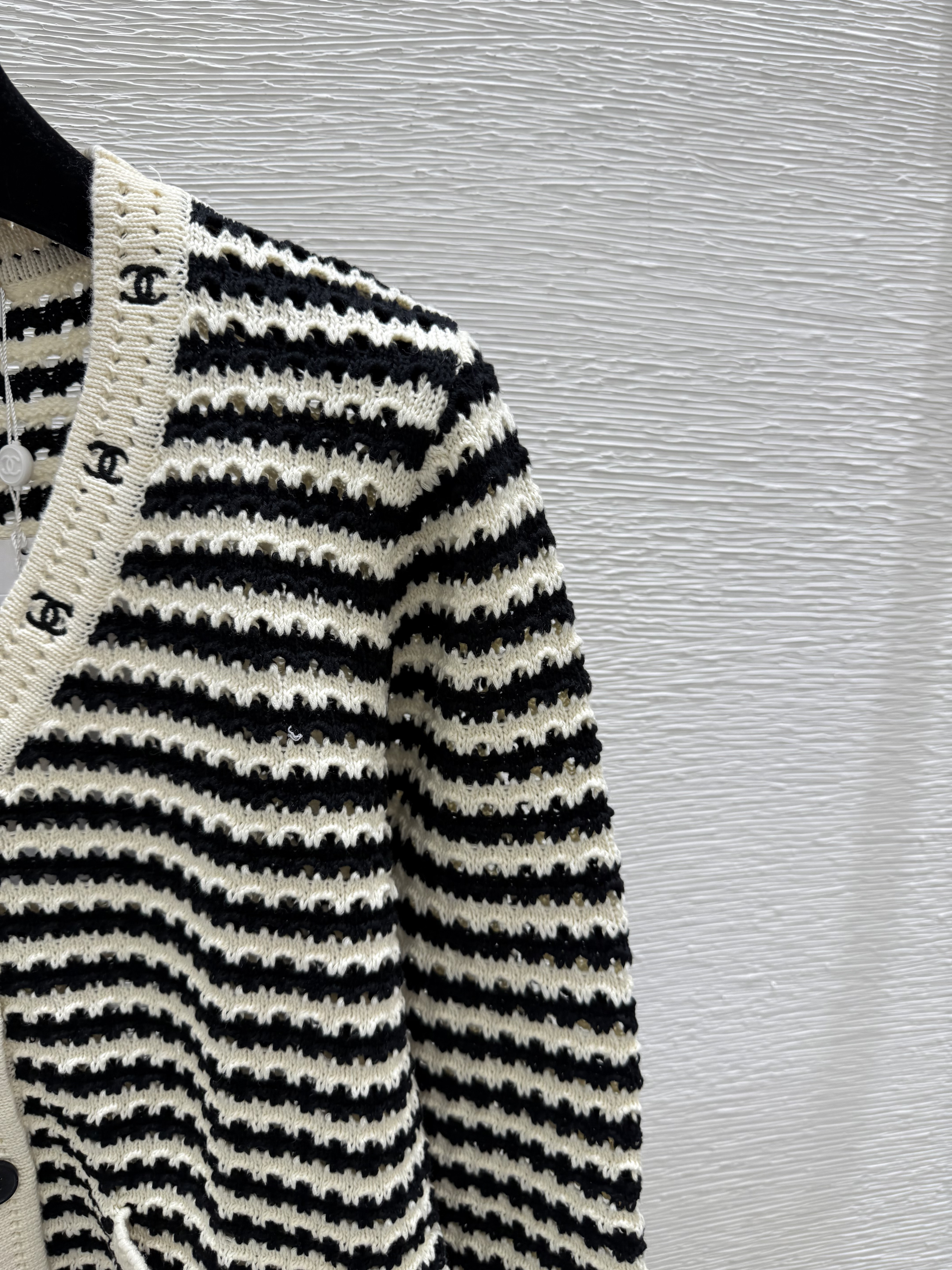 C fashion high-end women's striped V-neck long sleeved cardigan