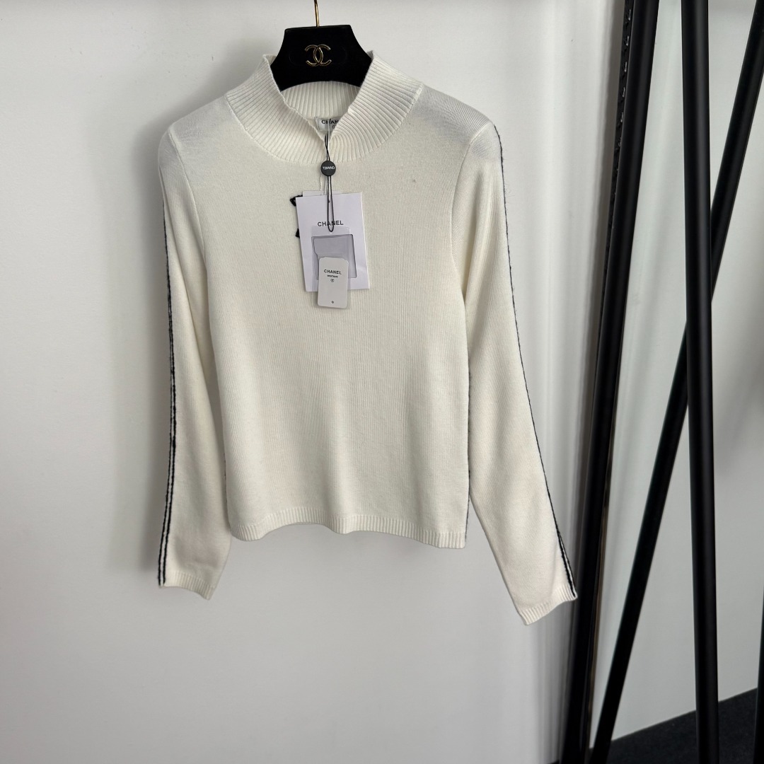 C Long sleeved wool knitted sweater