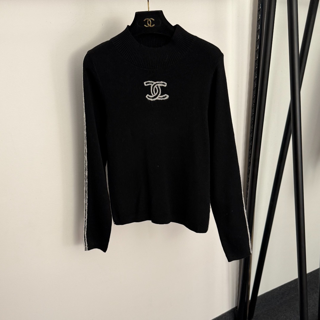 C Long sleeved wool knitted sweater