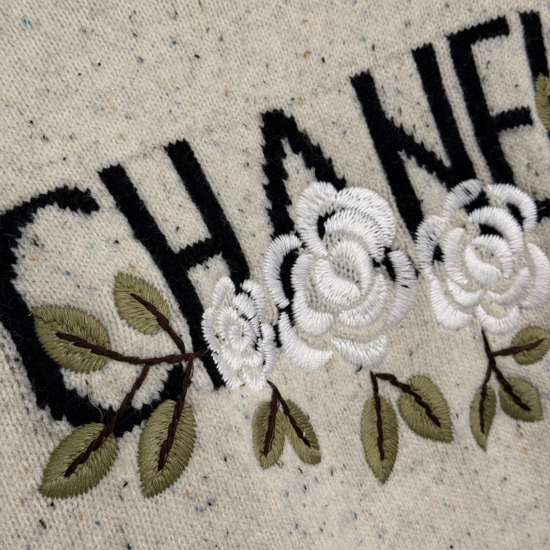 C Embroidered Camellia Logo Letter Crewneck Long Sleeve Knit Sweater