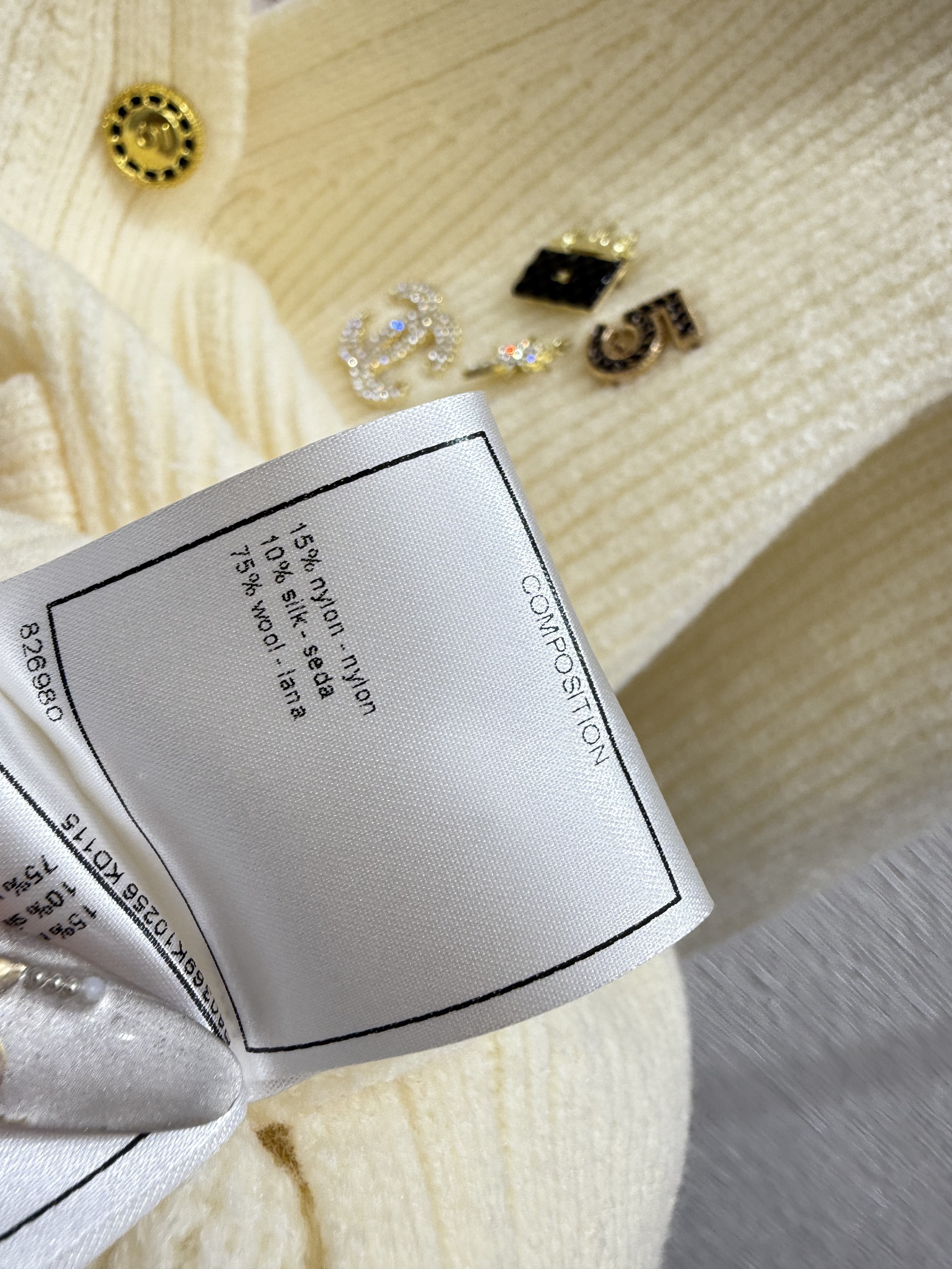 C fashion high-end women's V-neck long sleeved cardigan