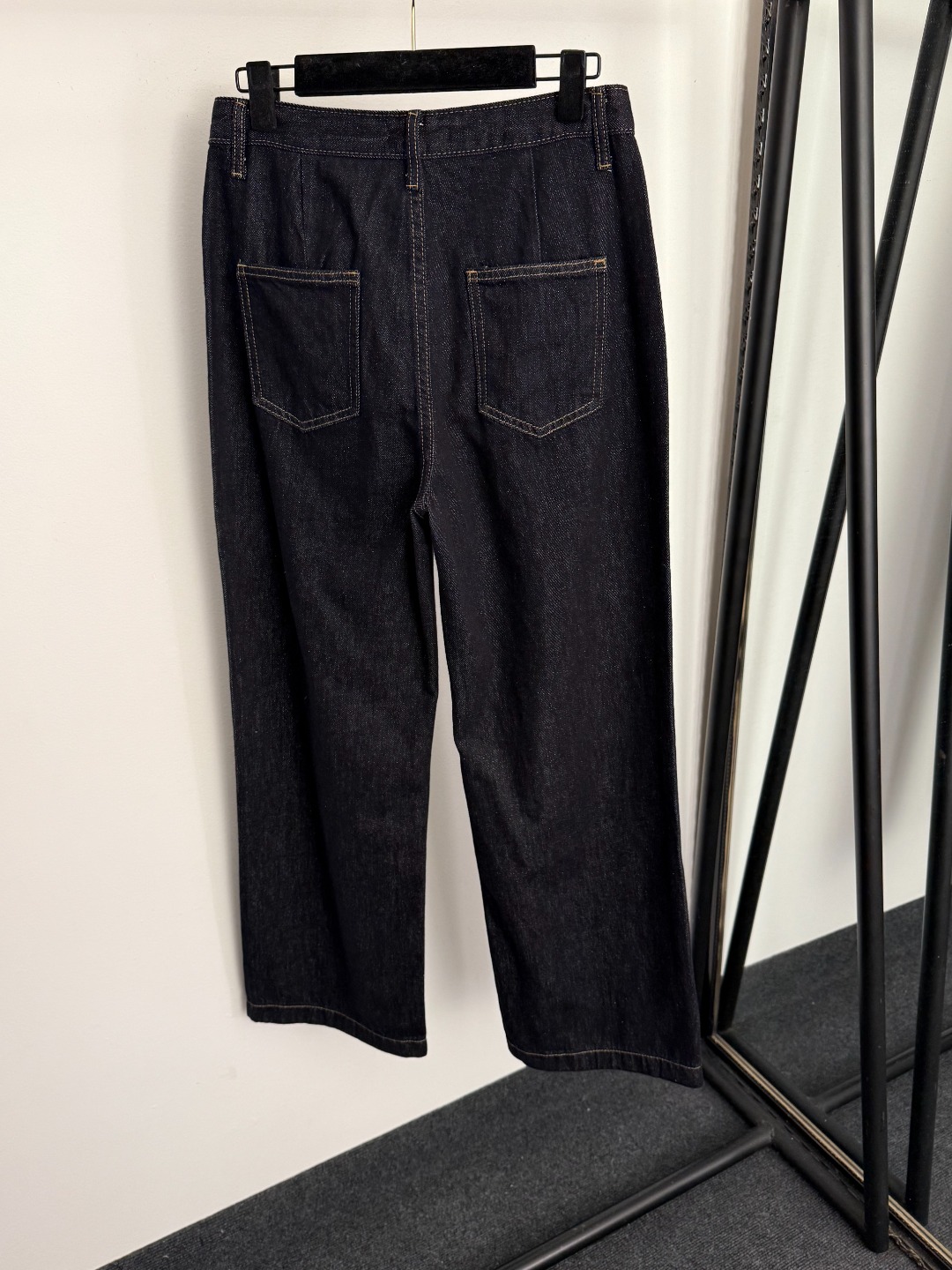 L High waisted slimming denim pants