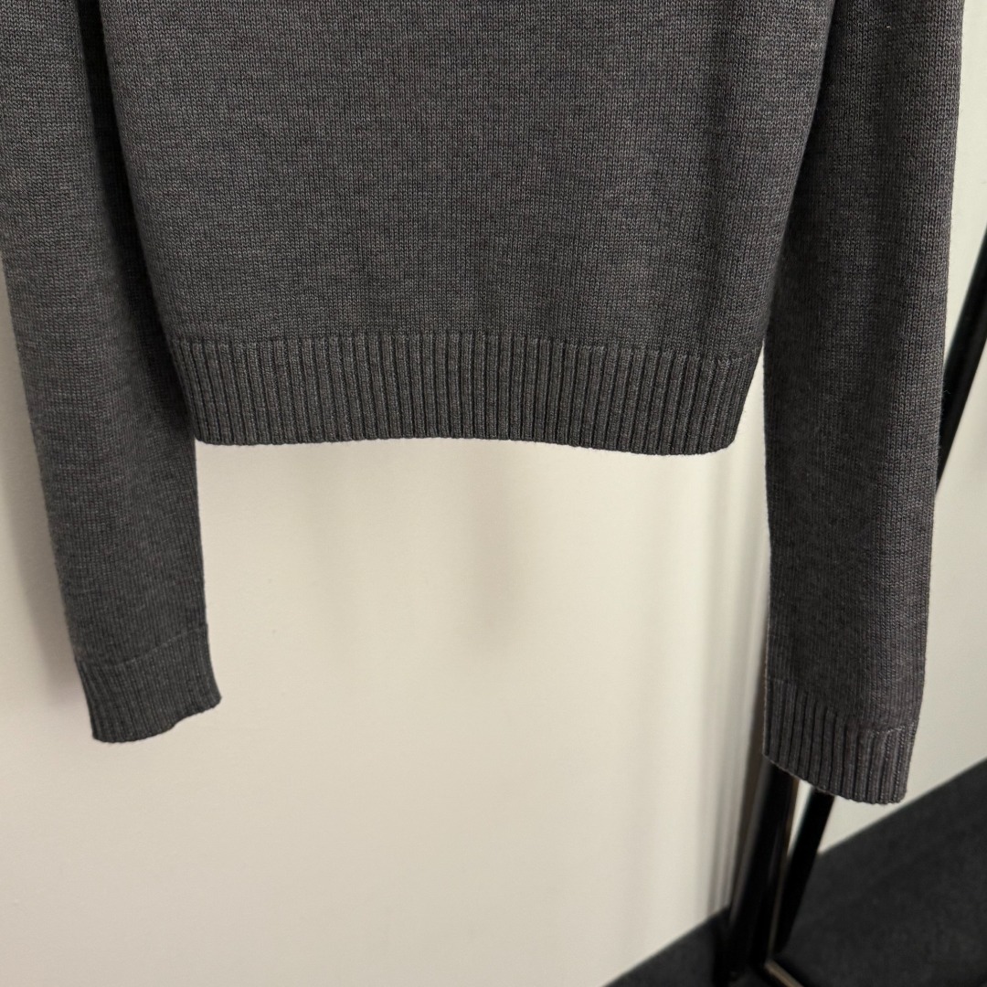 M Hooded long sleeved knitted sweater