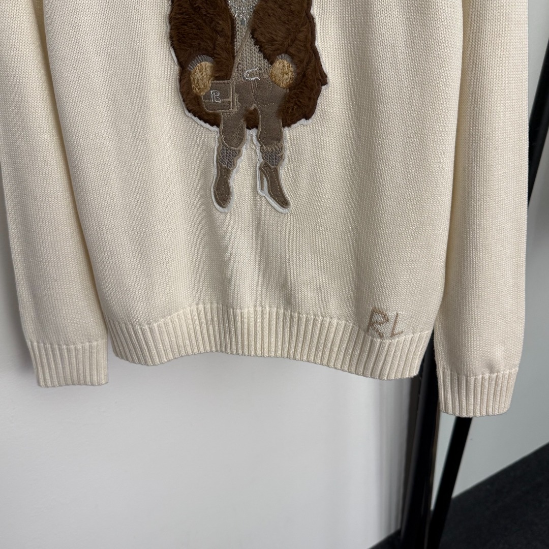 R Hooded long sleeved wool knitted sweater