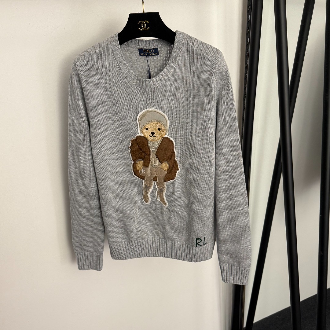 R Hooded long sleeved wool knitted sweater