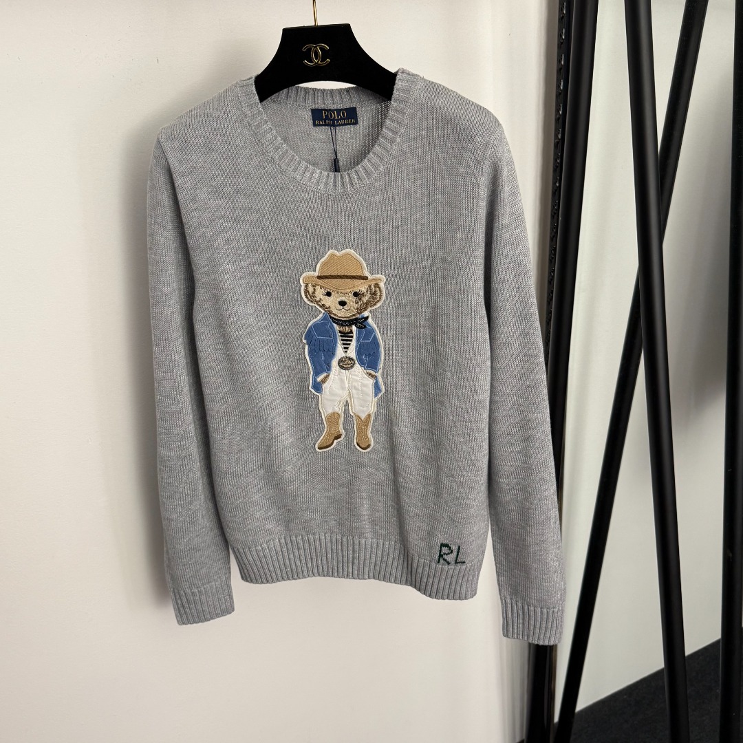 R Embroidered long sleeved wool knitted sweater