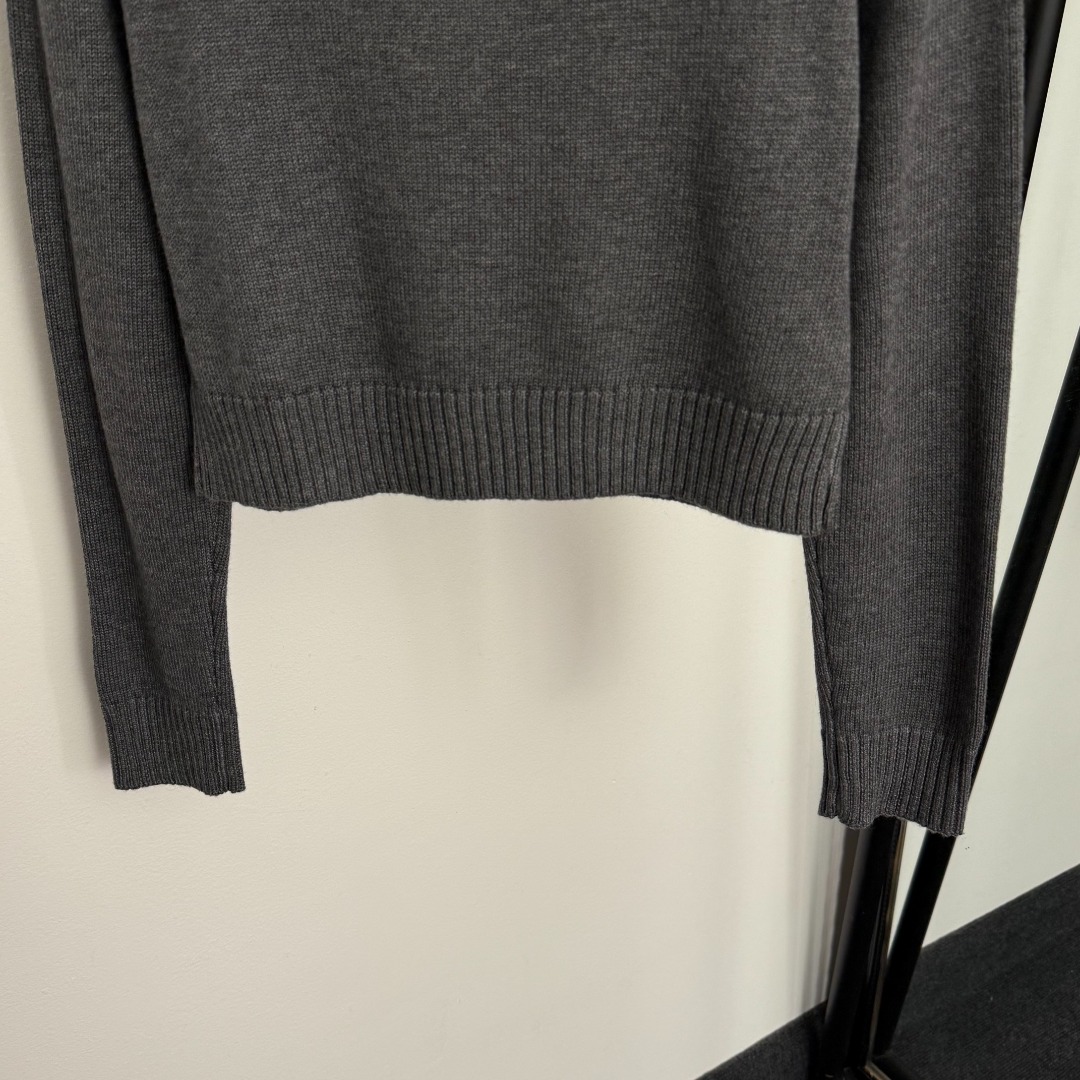 M Hooded long sleeved knitted sweater