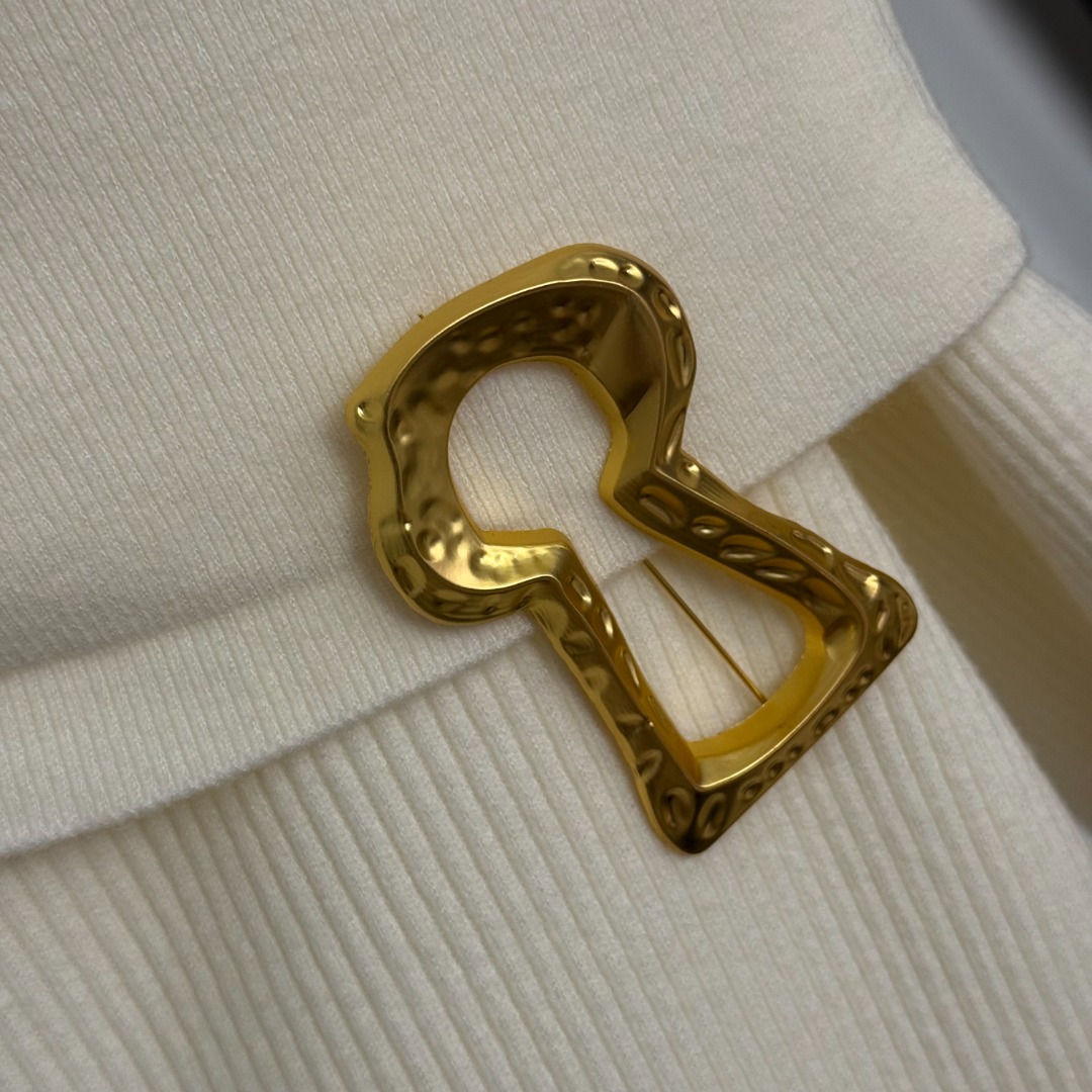 S One collar long sleeved knitted sweater top