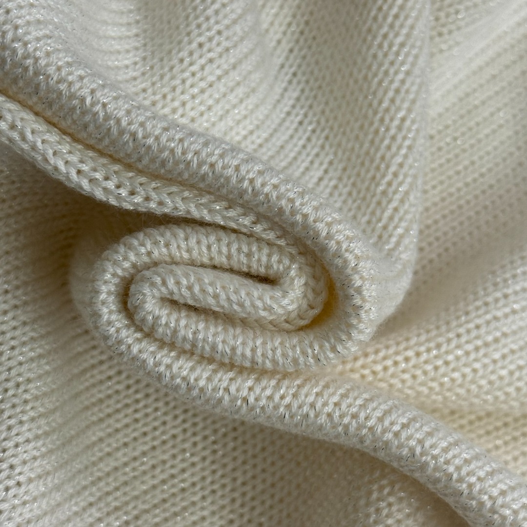 R Embroidered long sleeved wool knitted sweater