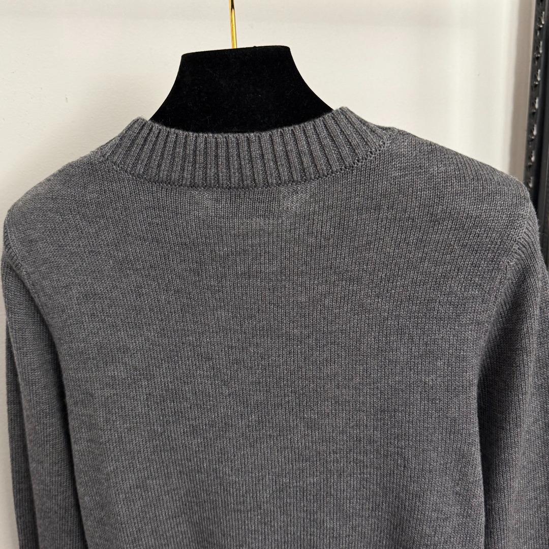 M Hooded long sleeved knitted sweater