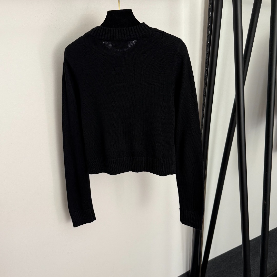 M Hooded long sleeved knitted sweater