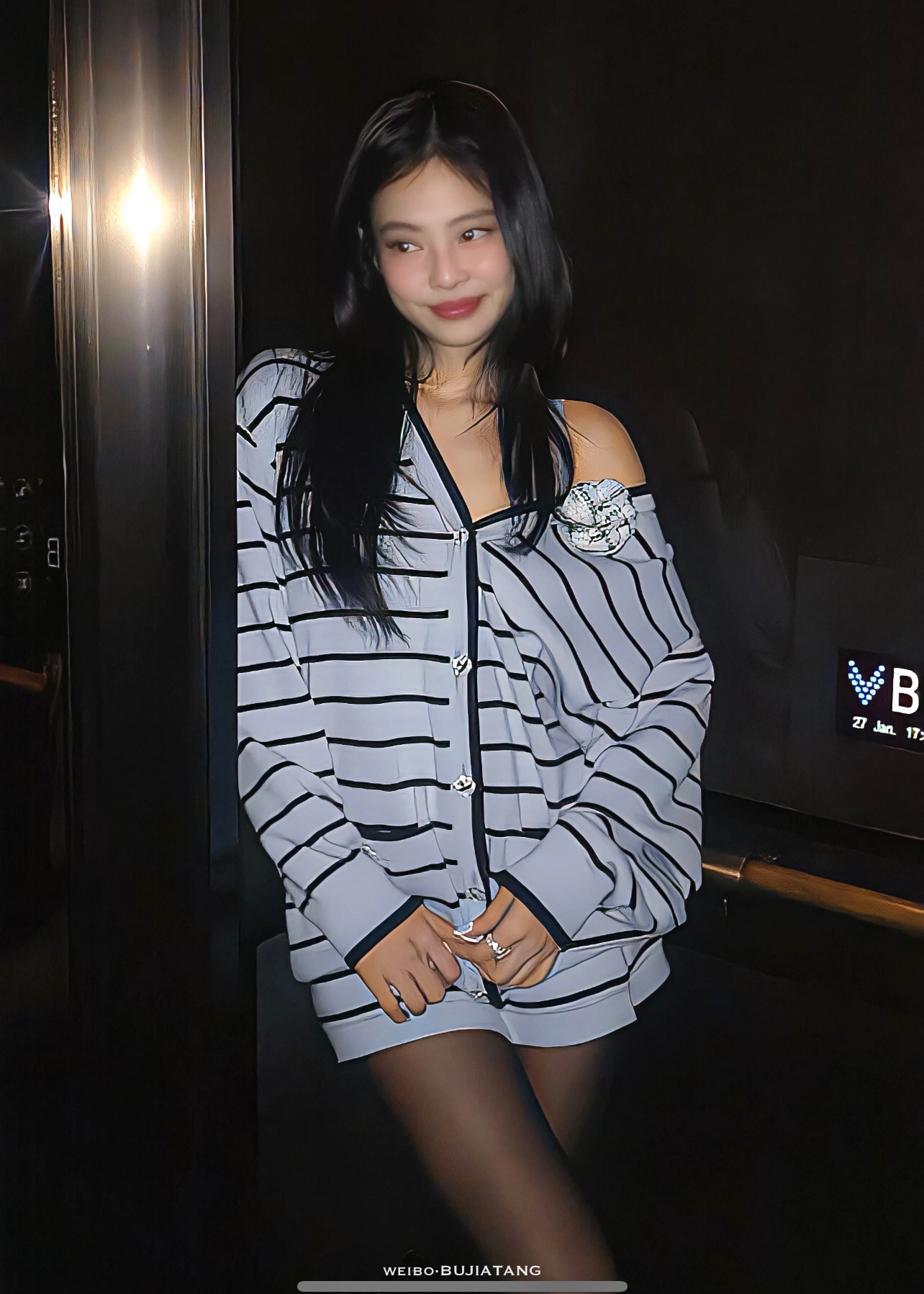 C V-neck long-sleeved striped knit cardigan