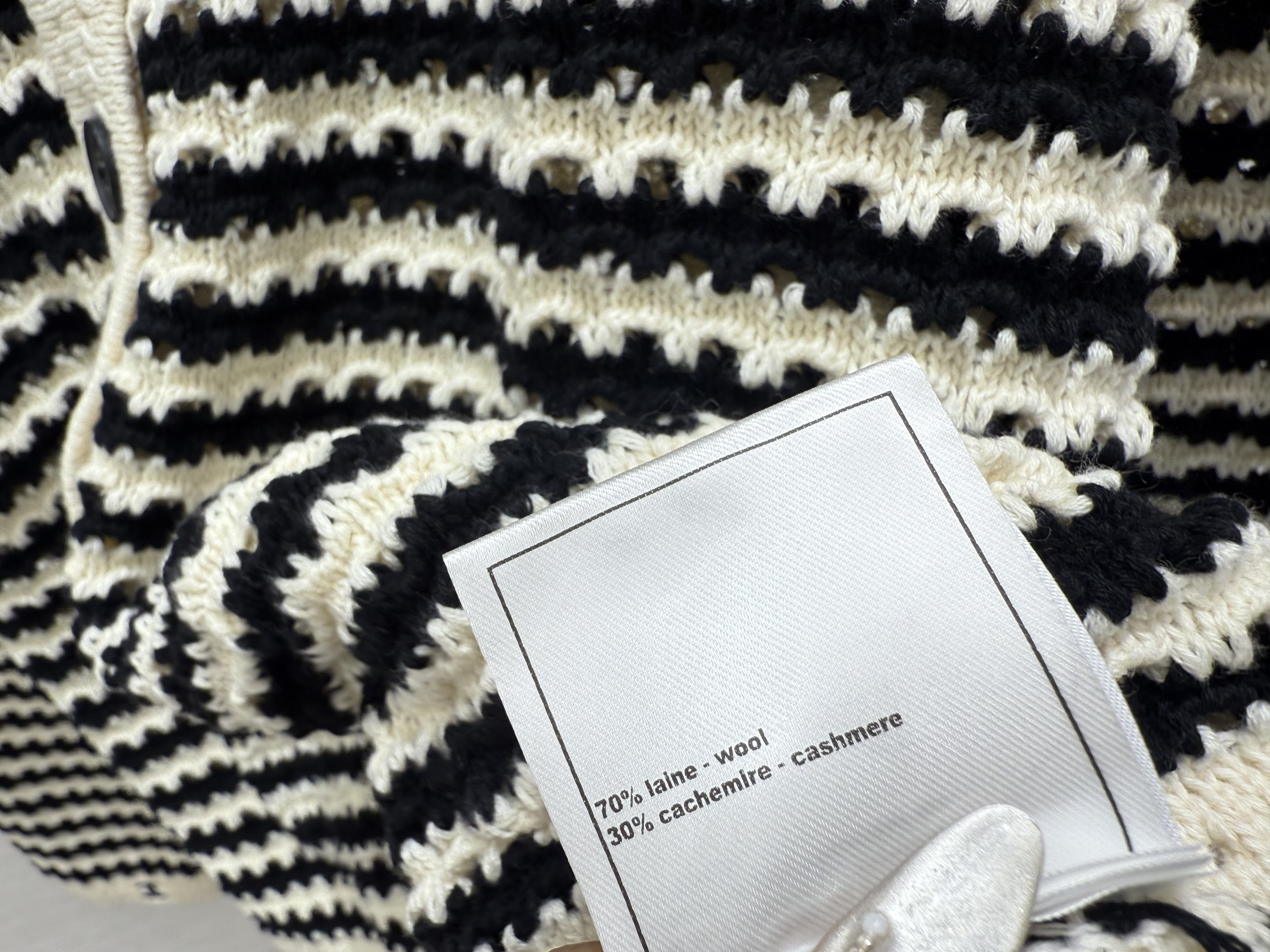 C fashion high-end women's striped V-neck long sleeved cardigan