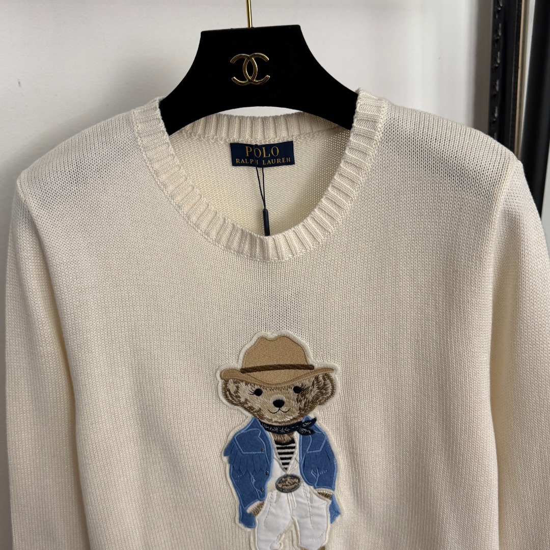 R Embroidered long sleeved wool knitted sweater