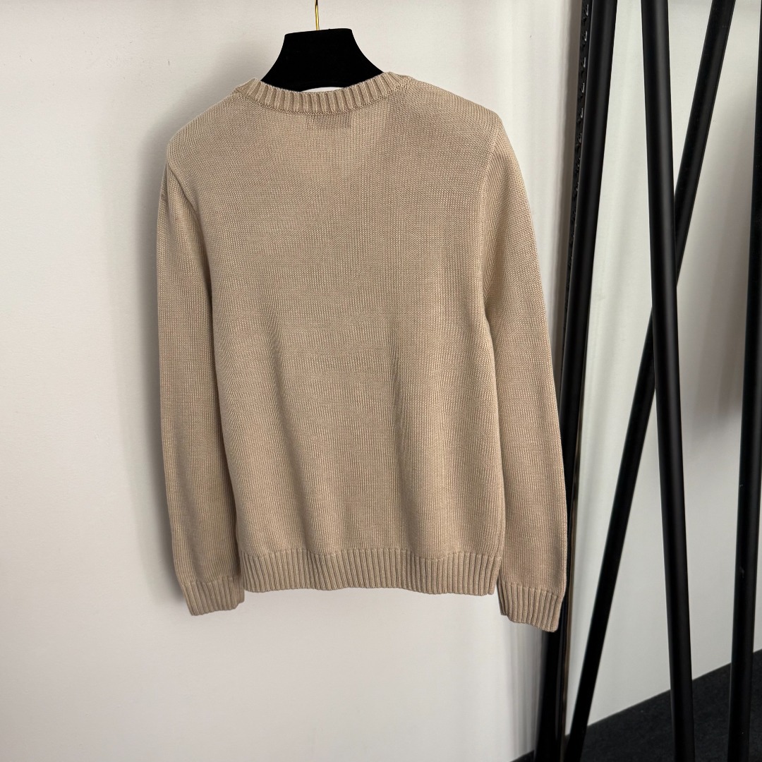 R Embroidered long sleeved wool knitted sweater
