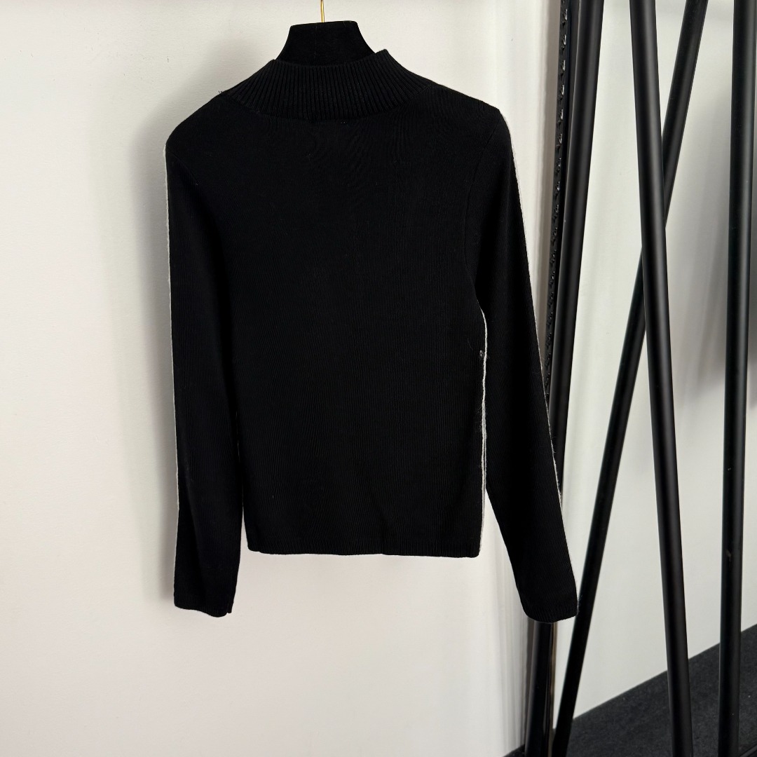 C Long sleeved wool knitted sweater