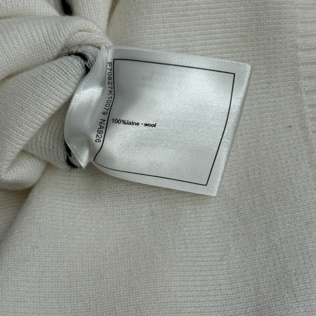 C Long sleeved wool knitted sweater