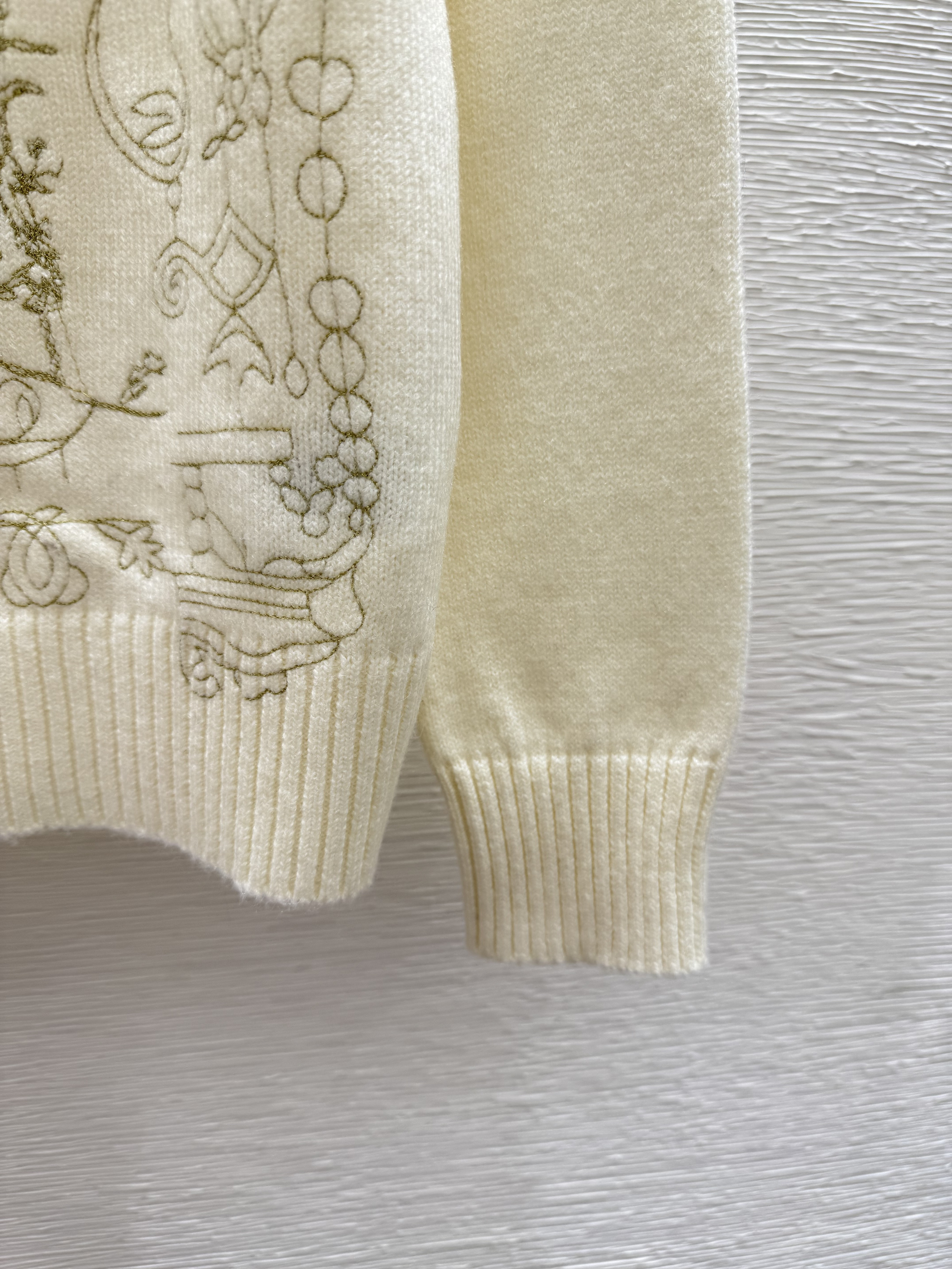 D Fashion high-end women's five pointed star embroidered round neck long sleeved wool sweater