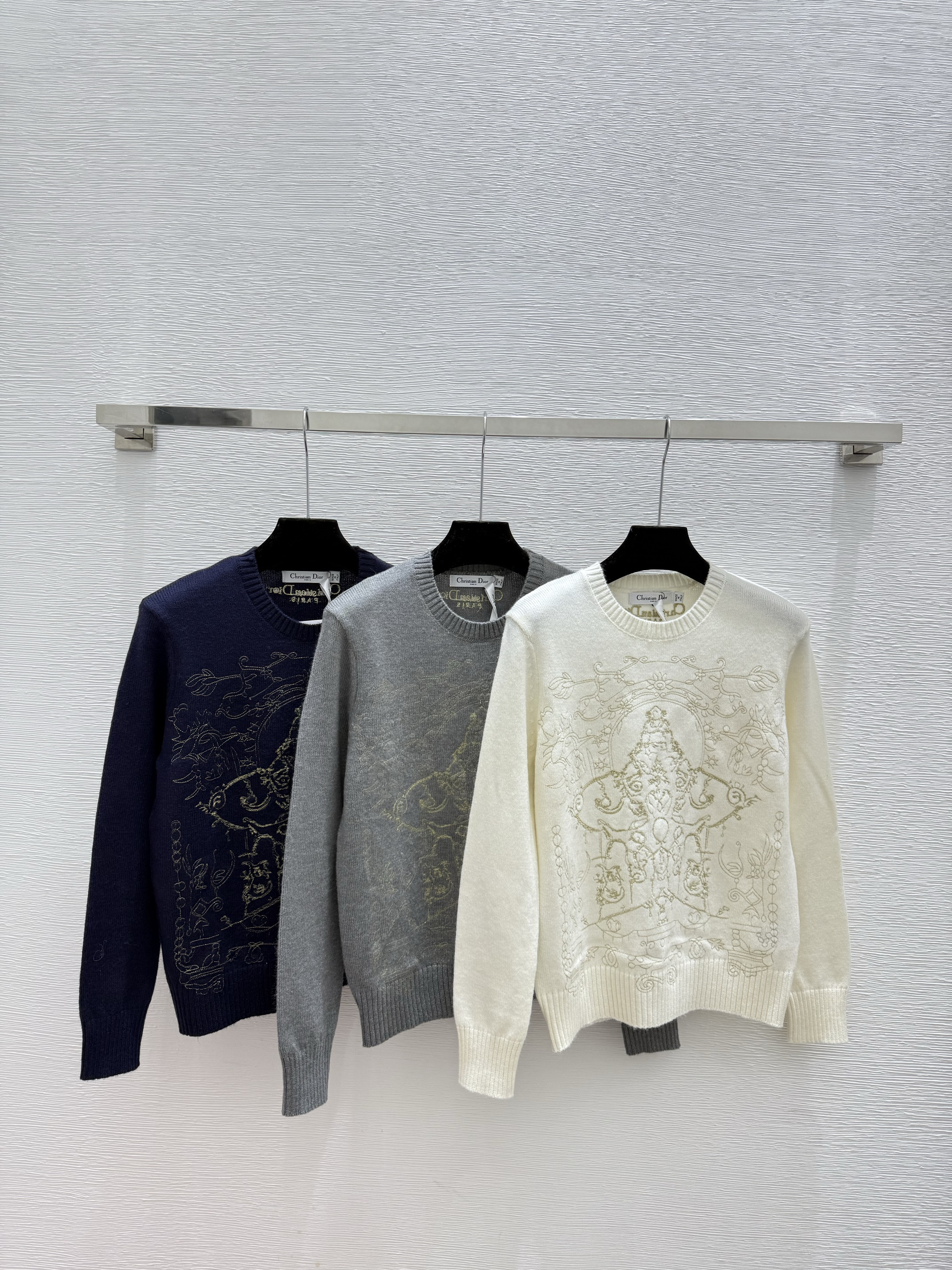 D Fashion high-end women's five pointed star embroidered round neck long sleeved wool sweater