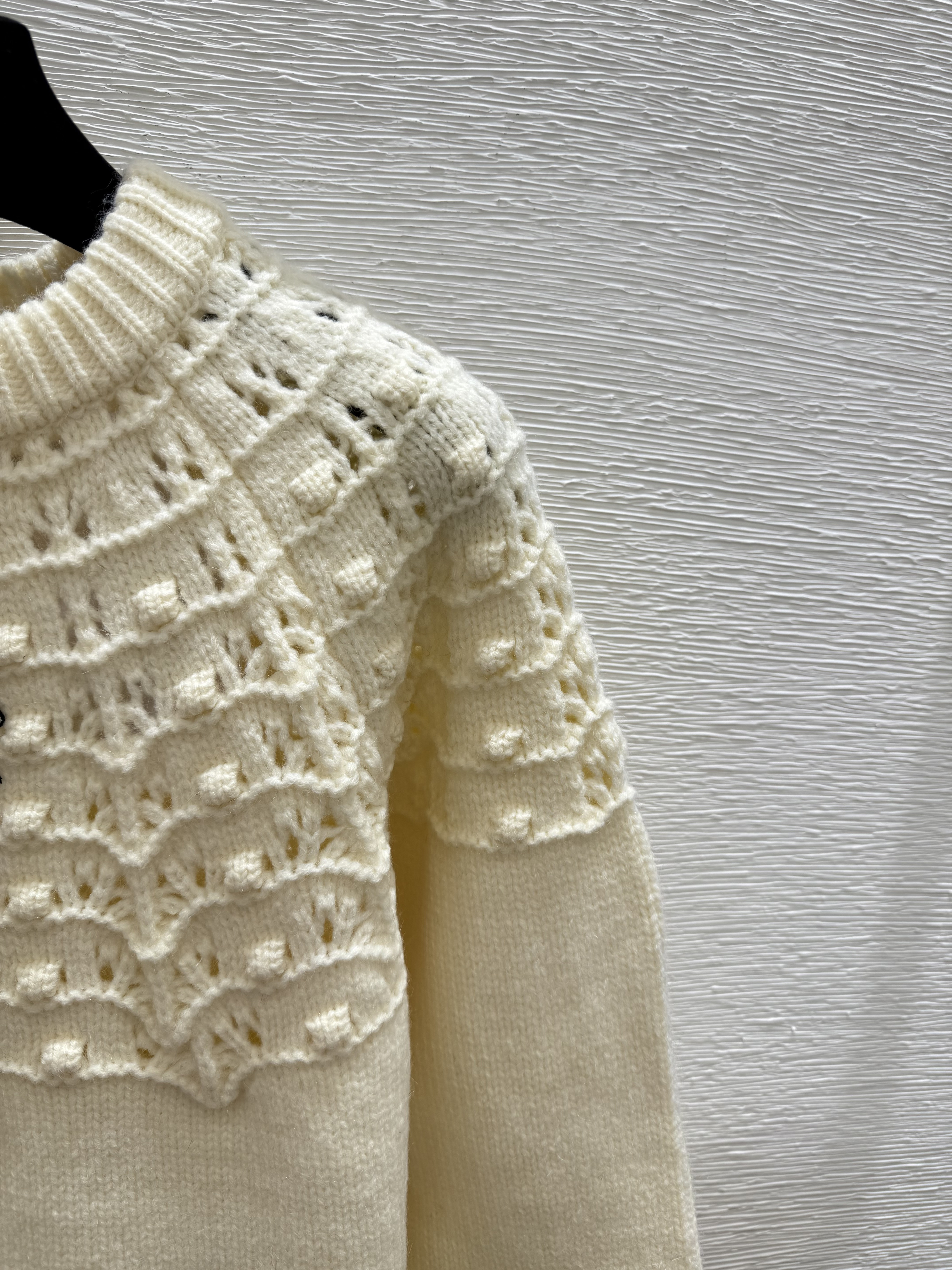 C fashion high-end women's hollowed out round neck long sleeved wool sweater