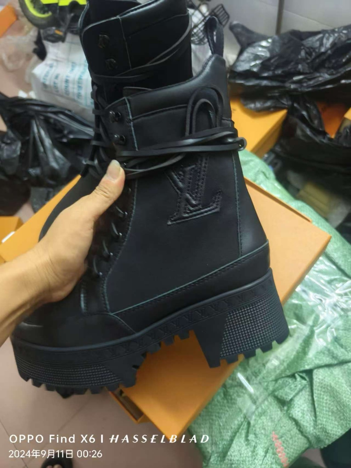 L design Classic boots