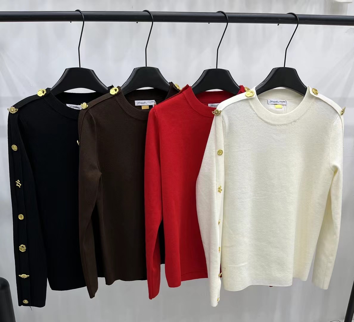 S Fashion Women's Metal Buckle Round Neck Long Sleeve Top