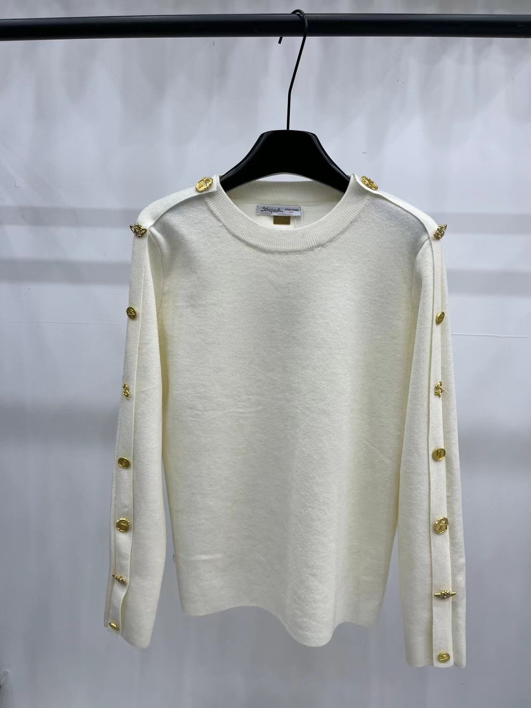 S Fashion Women's Metal Buckle Round Neck Long Sleeve Top