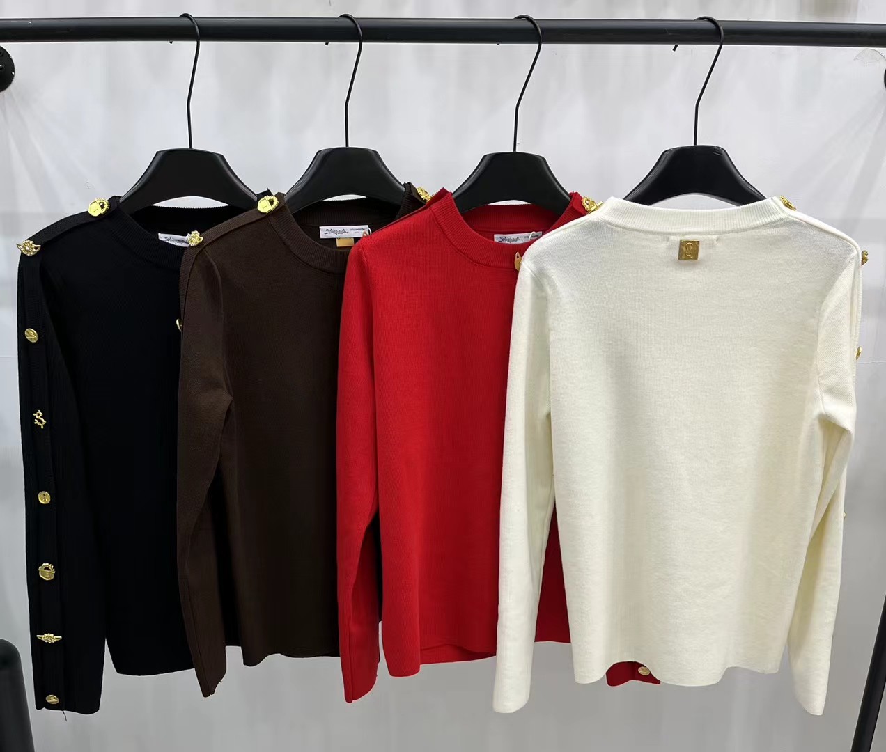 S Fashion Women's Metal Buckle Round Neck Long Sleeve Top