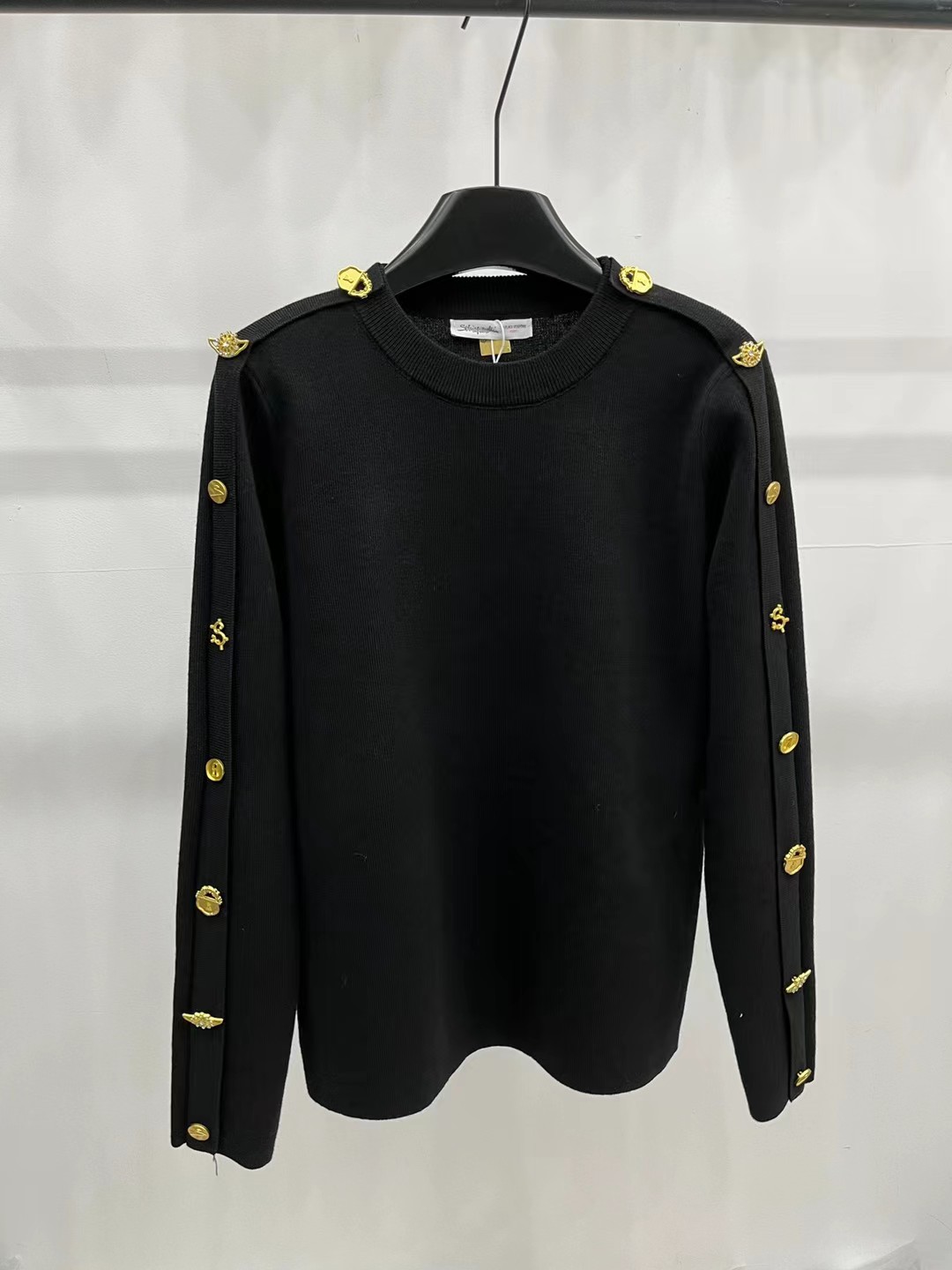 S Fashion Women's Metal Buckle Round Neck Long Sleeve Top