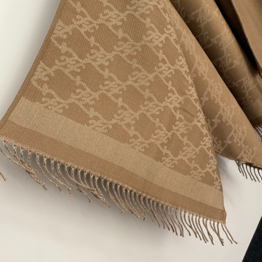 F Wool knitted cardigan shawl