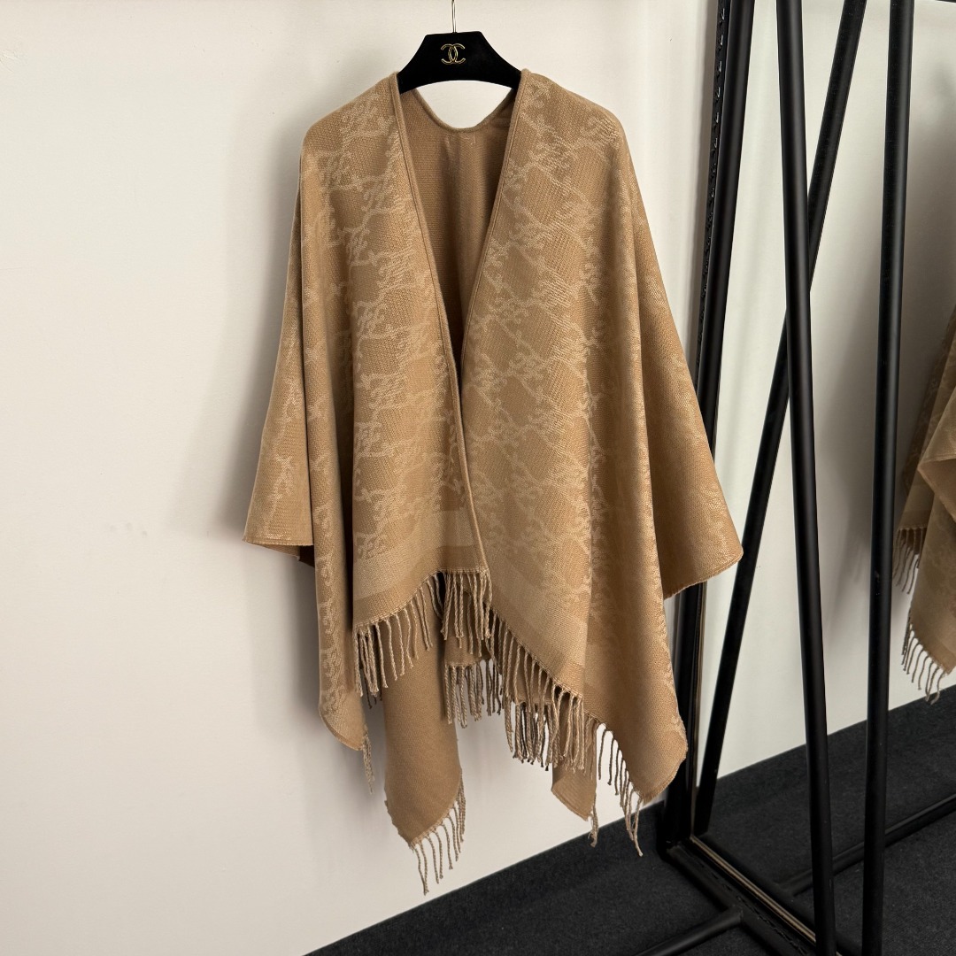 F Wool knitted cardigan shawl