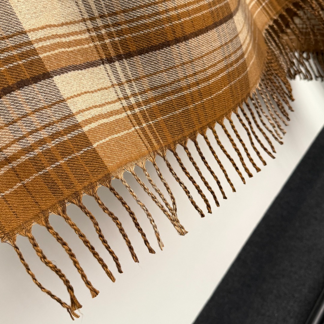 G Wool knitted cardigan shawl