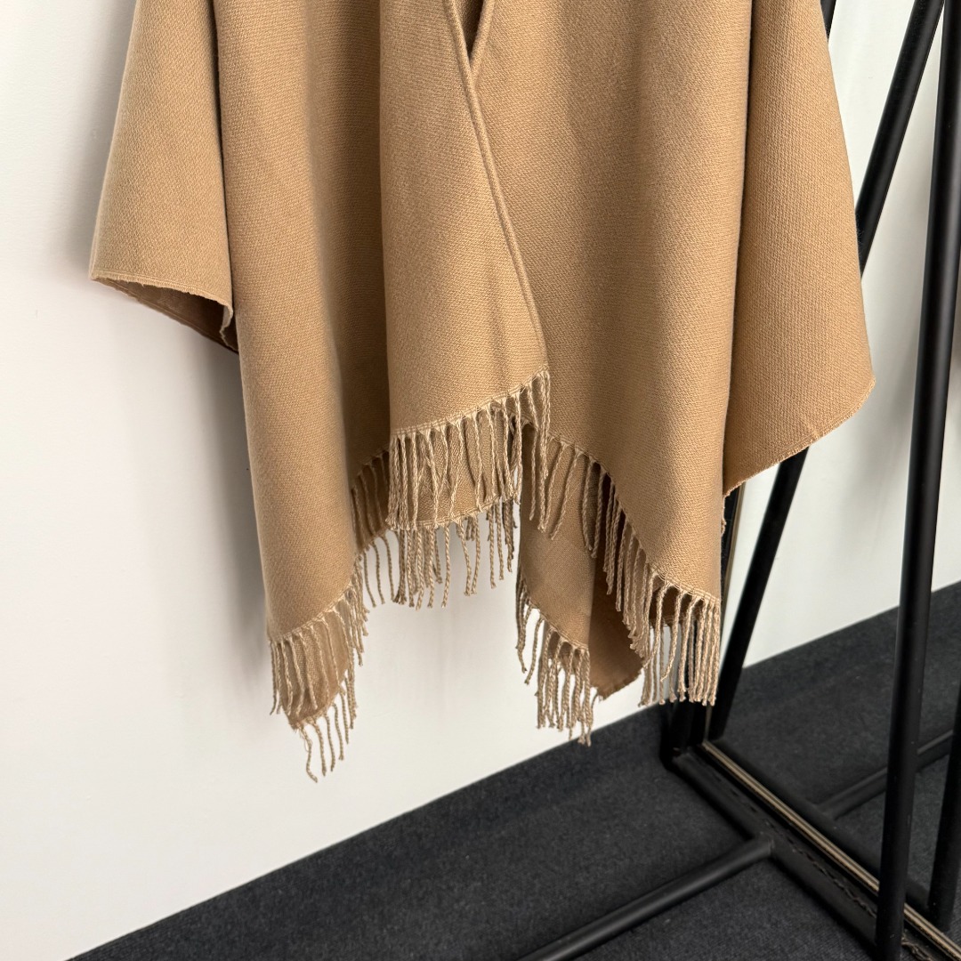 F Wool knitted cardigan shawl