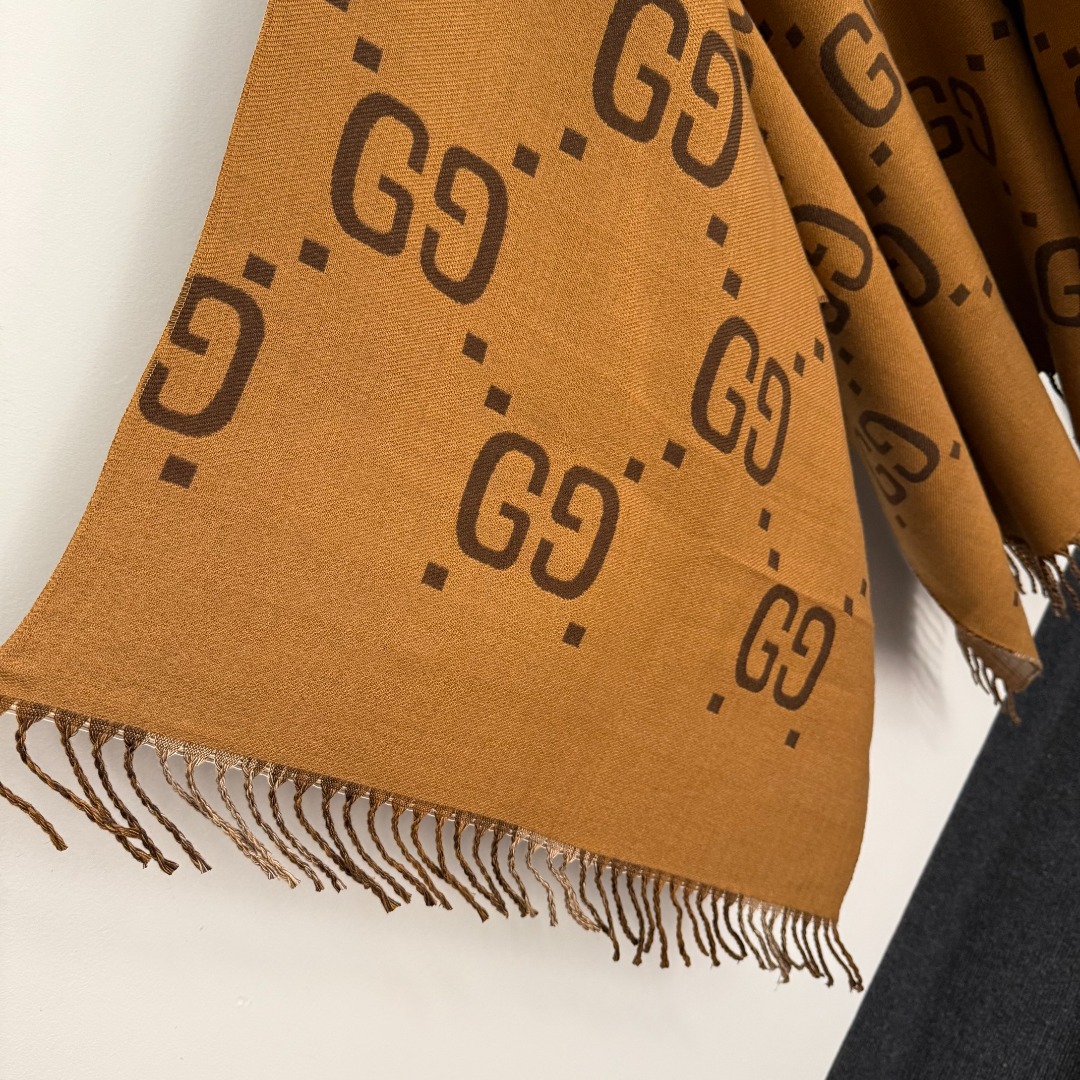 G Wool knitted cardigan shawl